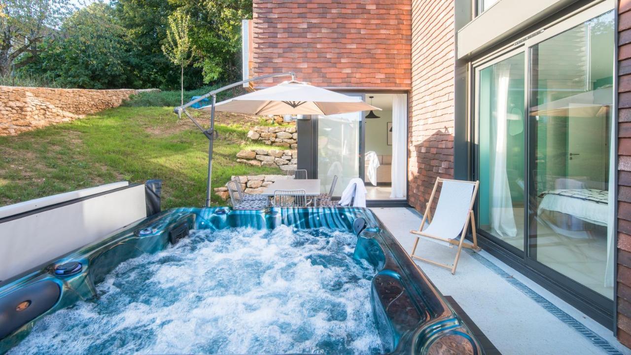 Cote Jardin Avec Jacuzzi Privatif Et Parking Prive Apartment Sarlat-la-Caneda Exterior photo