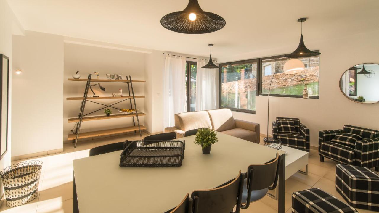 Cote Jardin Avec Jacuzzi Privatif Et Parking Prive Apartment Sarlat-la-Caneda Exterior photo